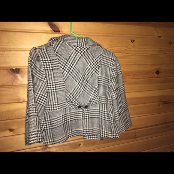 Black and white jacket - Picture 2 of 3